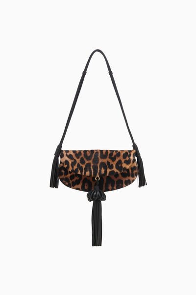 Sac bandoulière à rabat en poulain léopard avec pompons en cuir noir - Vue de face | Ulla Johnson