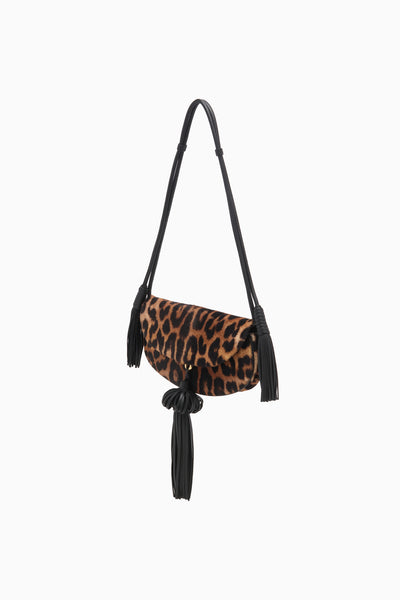 Sac bandoulière de créateur en poulain léopard avec pompons en cuir noir - Vue latérale | Ulla Johnson