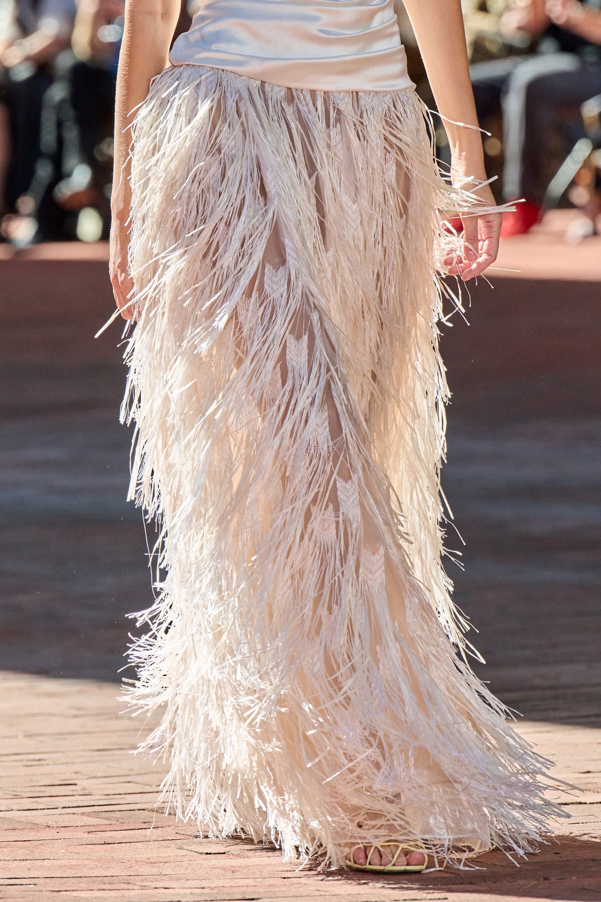 Giselle Fransen Abendkleid - Ecru