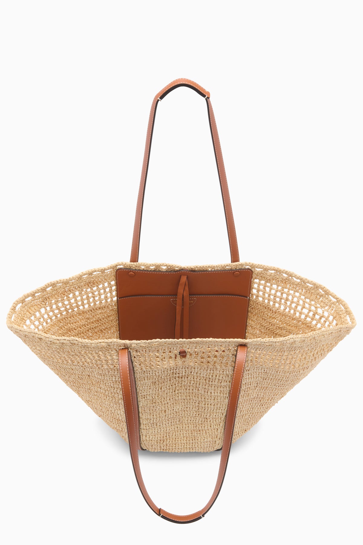 Intérieur de sac cabas en raffia de luxe naturel avec poche en cuir et anses havane - Vue de dessus | Ulla Johnson
