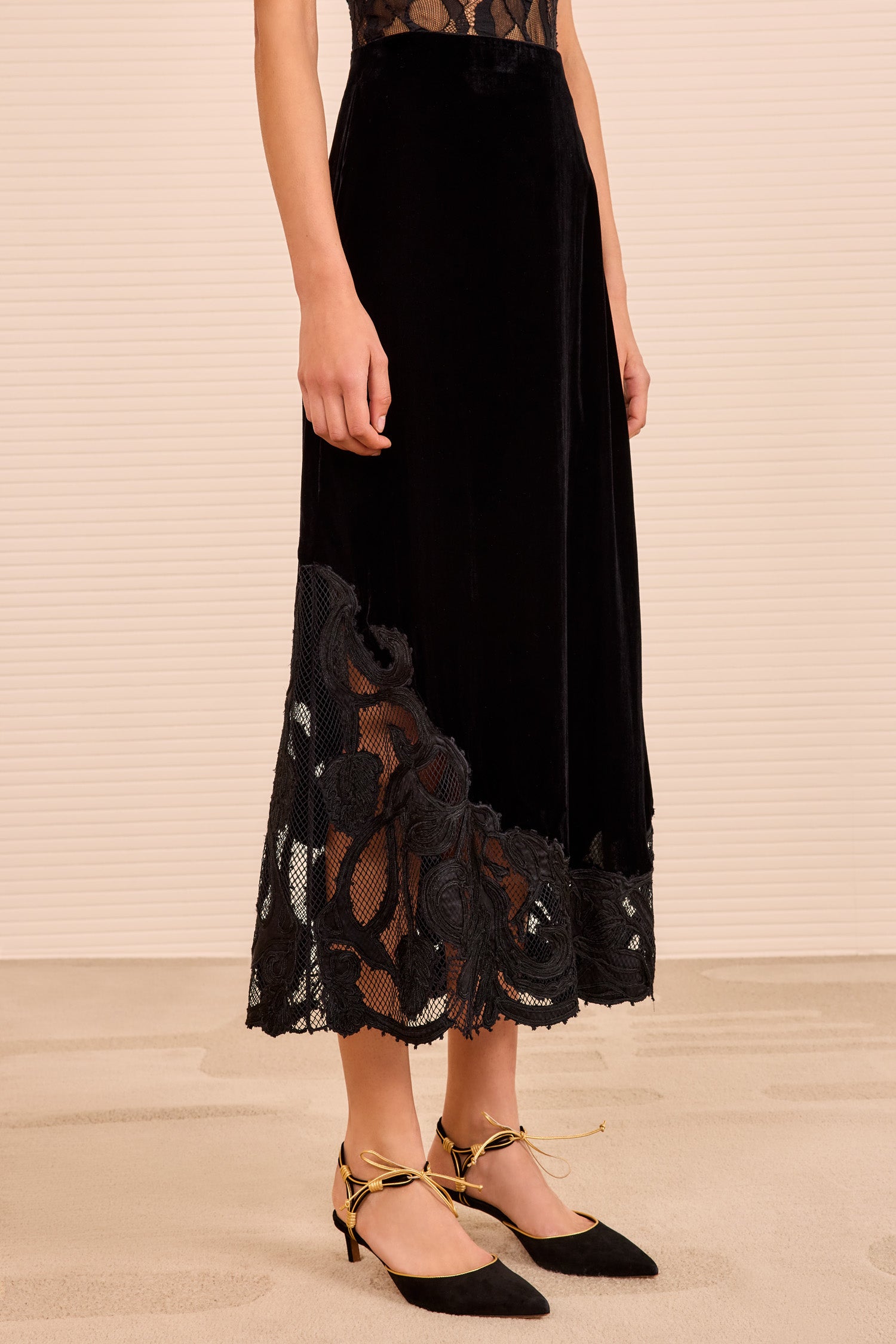 Alita Embroidered Midi Skirt - Noir