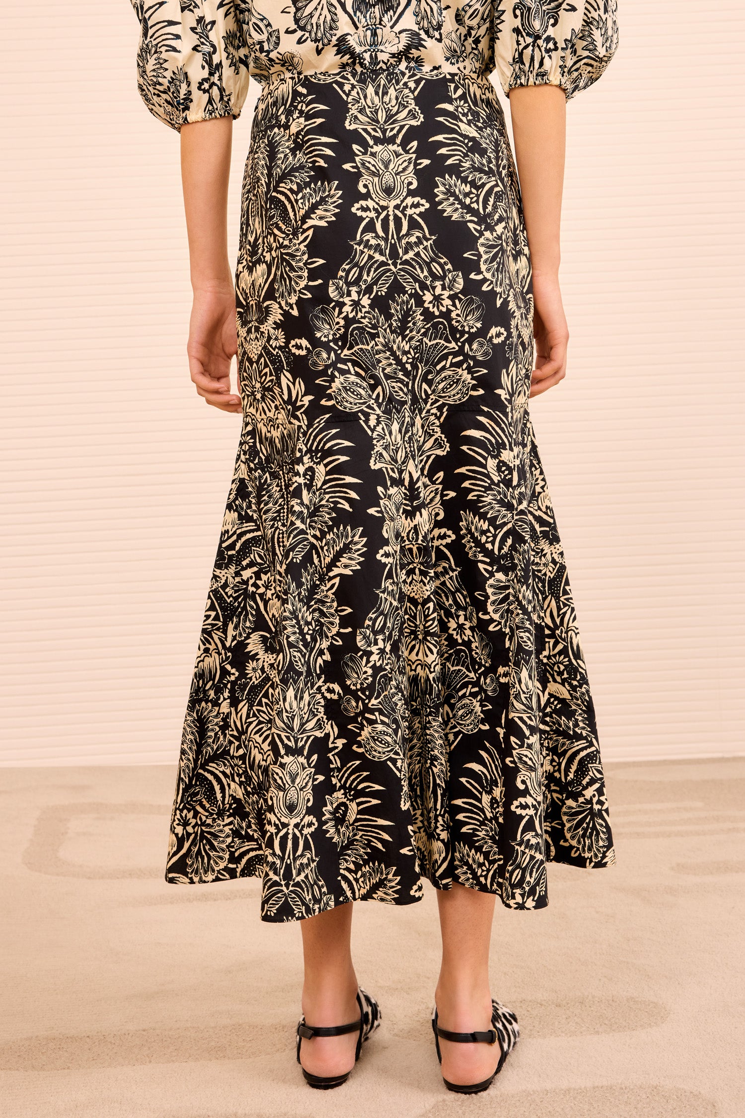 Clarisse Trumpet Midi Skirt - Noir Flora