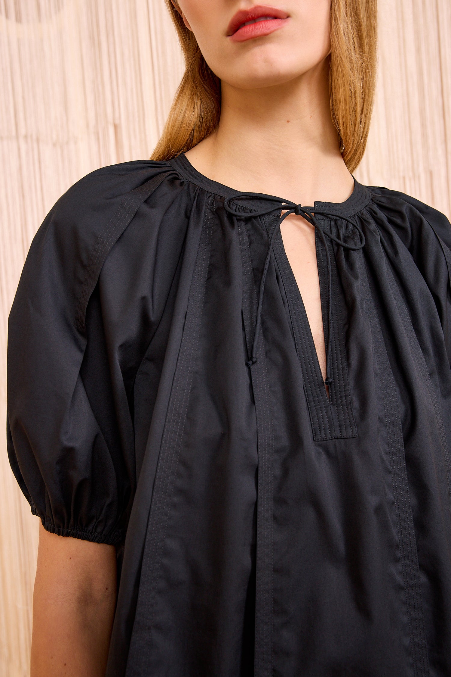 Loli Short Sleeve Blouse - Noir
