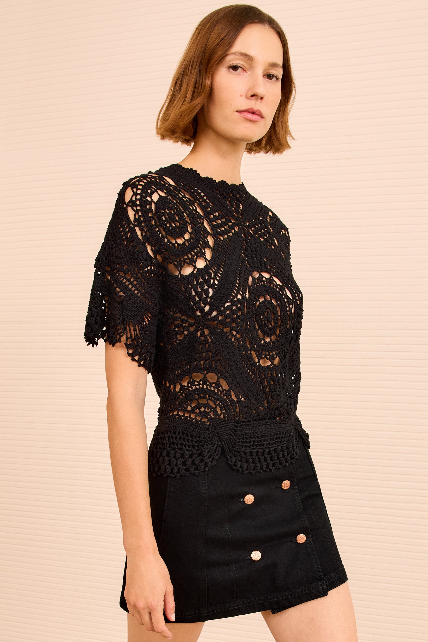 Maddalena Short Sleeve Hand Crochet Top - Noir