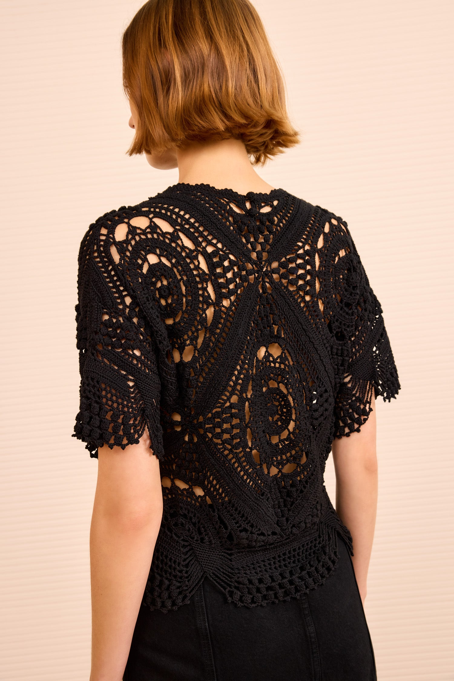 Maddalena Short Sleeve Hand Crochet Top - Noir
