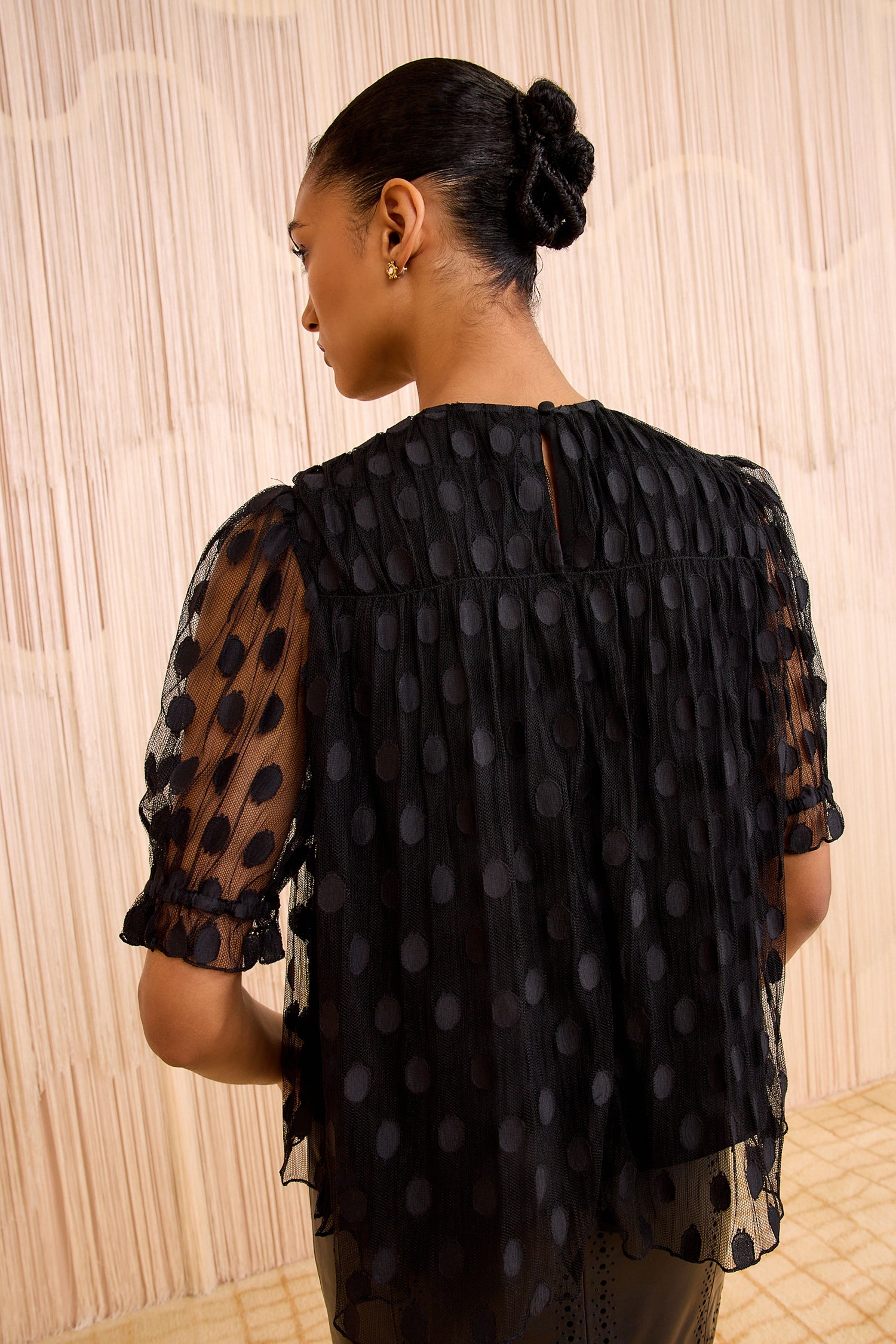 Nitara Lace Short Sleeve Blouse - Noir