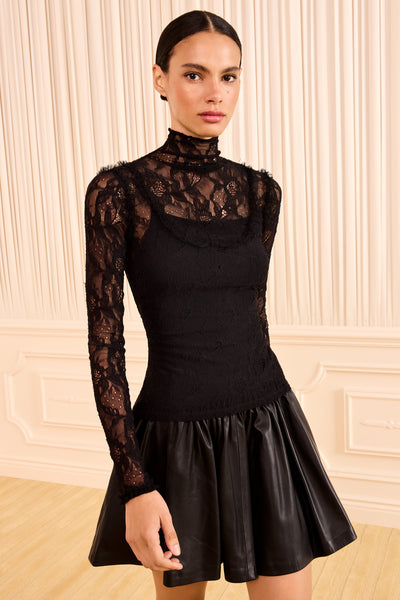Noir Chantilly Lace Langarmtop - Vorderansicht am Model | Ulla Johnson