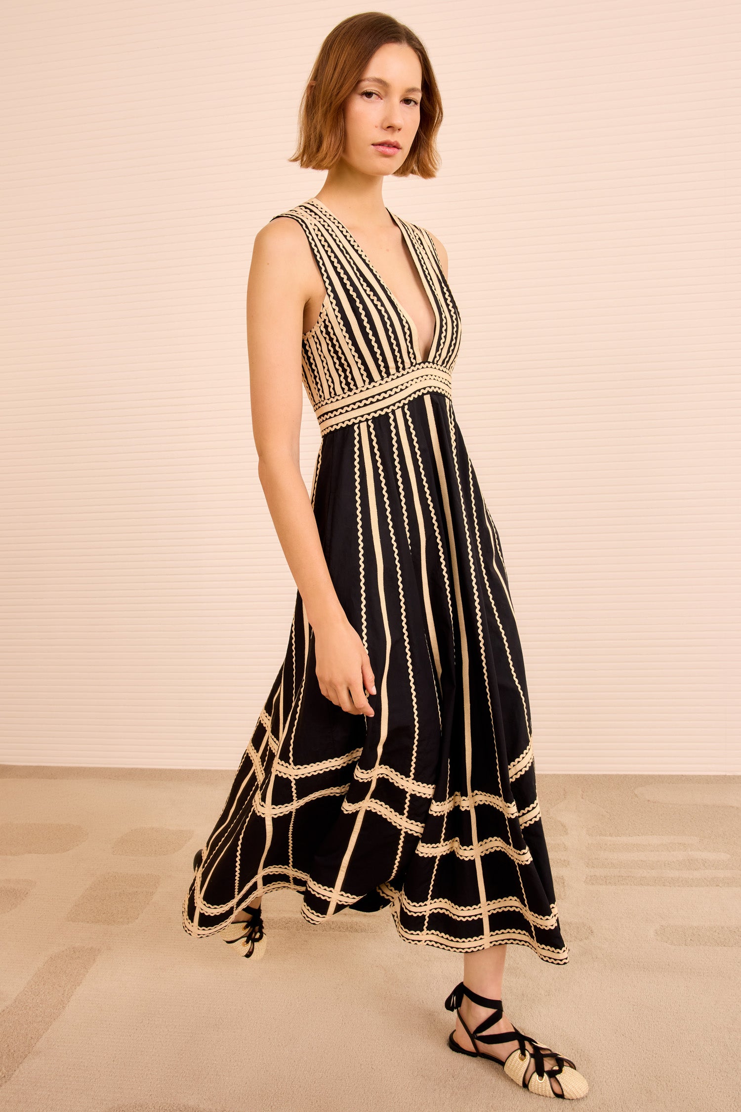 Palermo Deep V Midi Dress - Noir