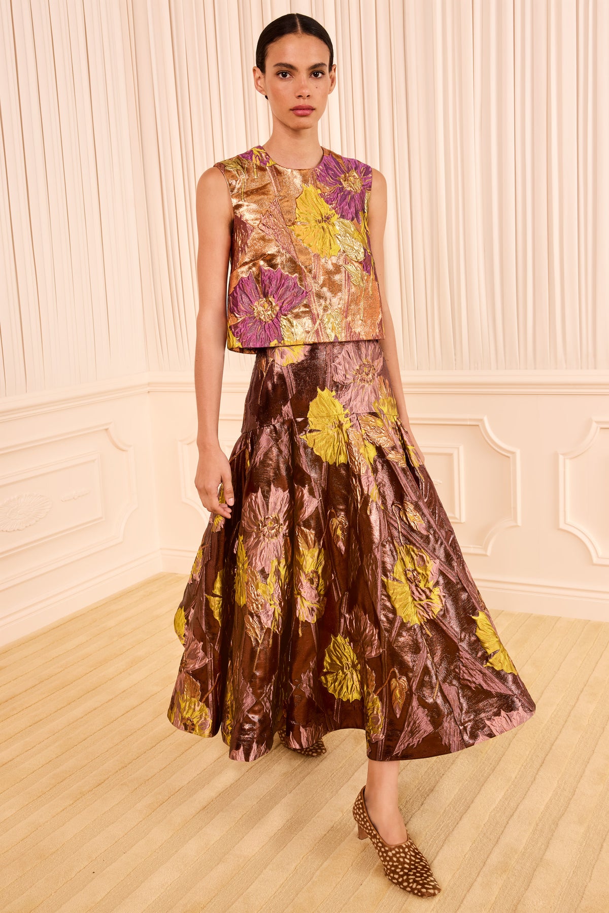 Jupe midi évasée en jacquard Lurex Metalrose - Vue de face sur mannequin | Ulla Johnson