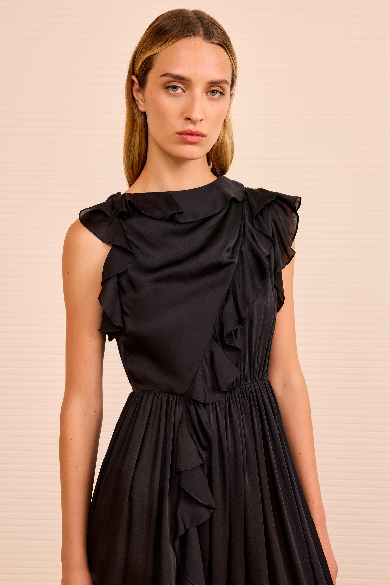 Saanvi Cascading Ruffle Dress - Noir