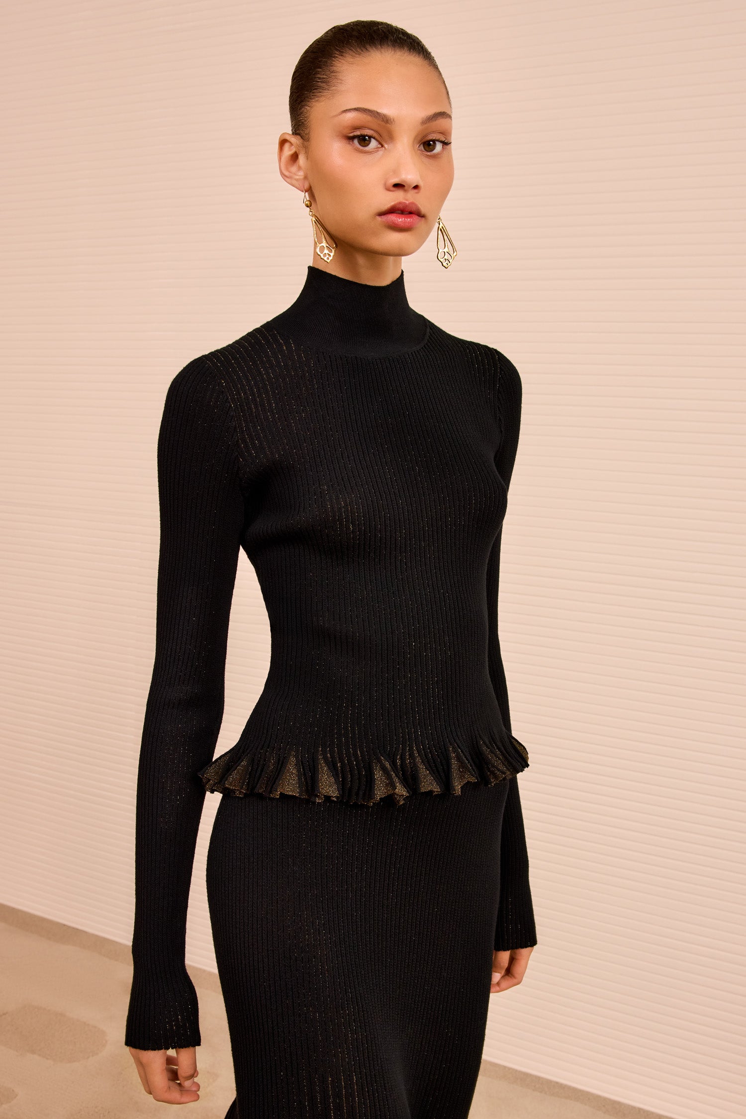 Yulia Ruffle Turtleneck Top - Noir