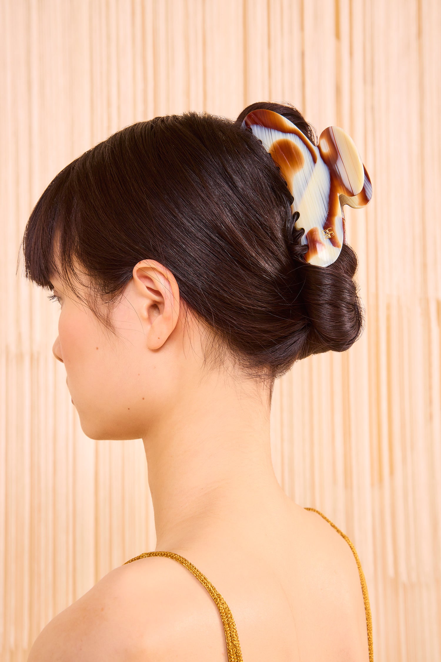 Ulla Johnson Akira Large Claw Clip - Horn