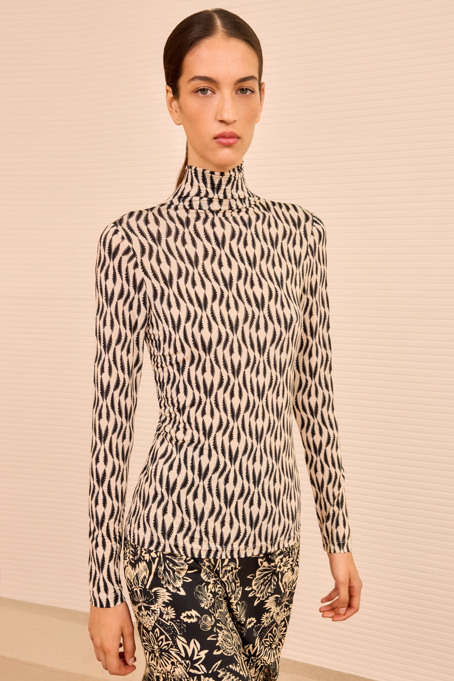 Ulla Johnson Aurelia Jersey Long Sleeve Turtleneck - Silhouette