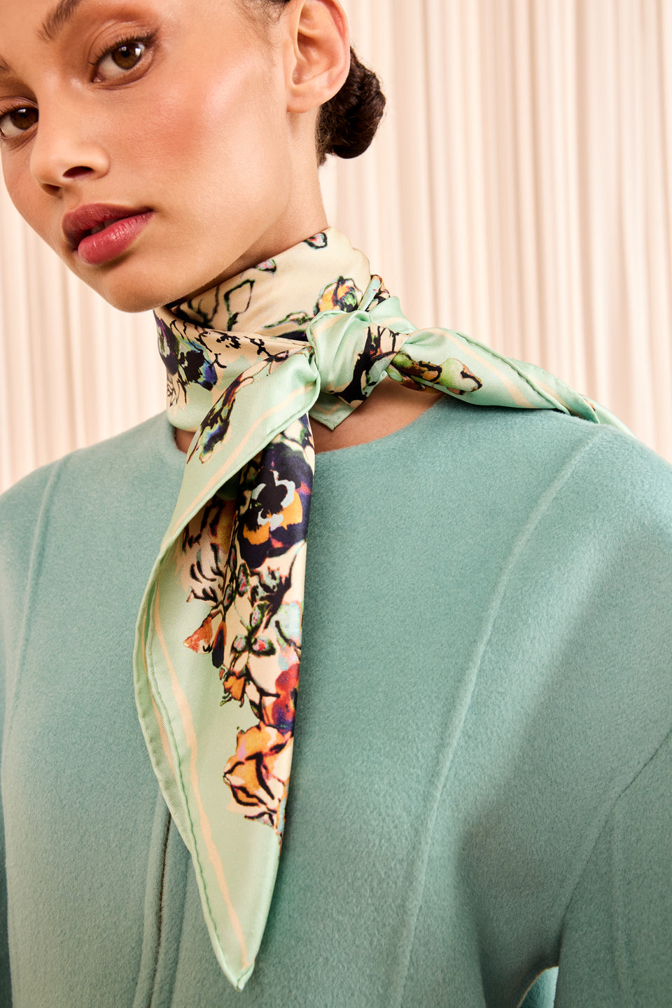 ⁣⁢Foulard carré Chiara en soie - Jasmine⁤⁣