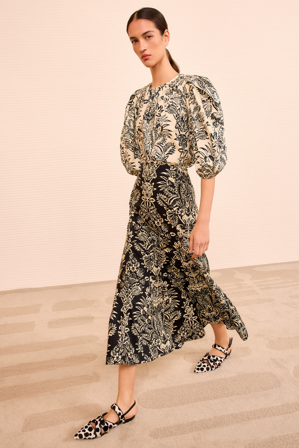 Clarisse Trumpet Midi Skirt - Noir Flora Floral Leaf Print High-Waist Midi Skirt Clarisse Trumpet Midi Skirt - Noir Flora Floral Leaf Print High-Waist Midi Skirt