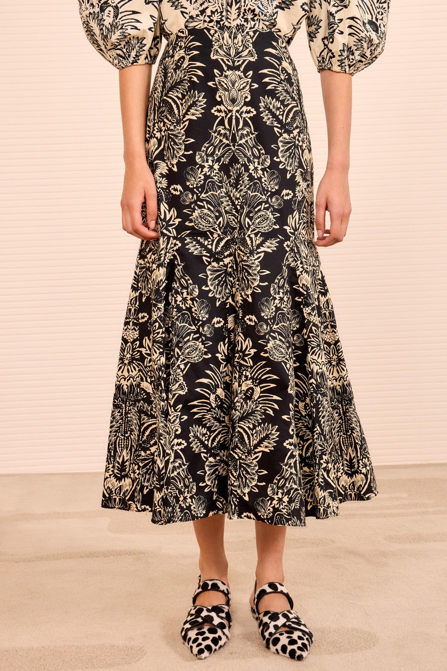 Clarisse Trumpet Midi Skirt - Noir Flora