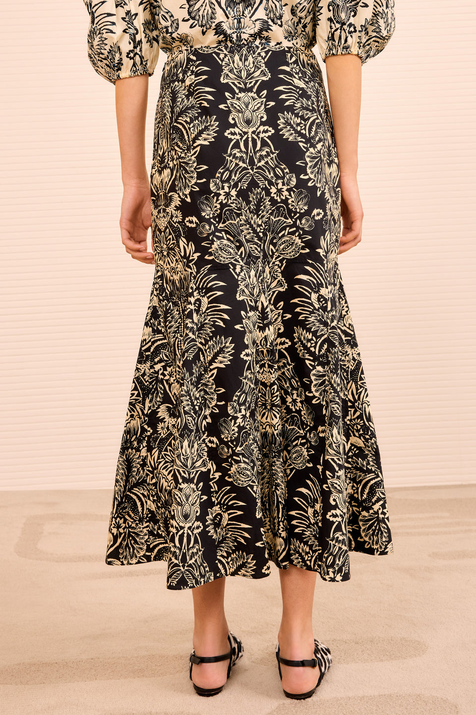 Clarisse Trumpet Midi Skirt - Noir Flora
