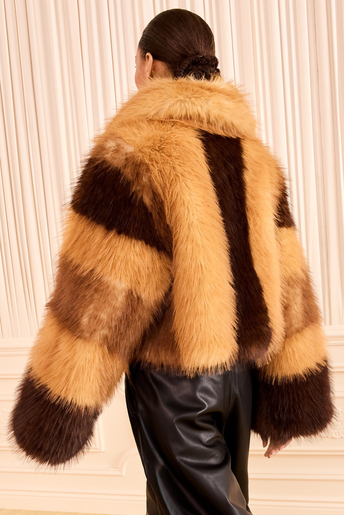 ⁣⁢Cleo Patchwork Mantel – Sable⁤⁣
