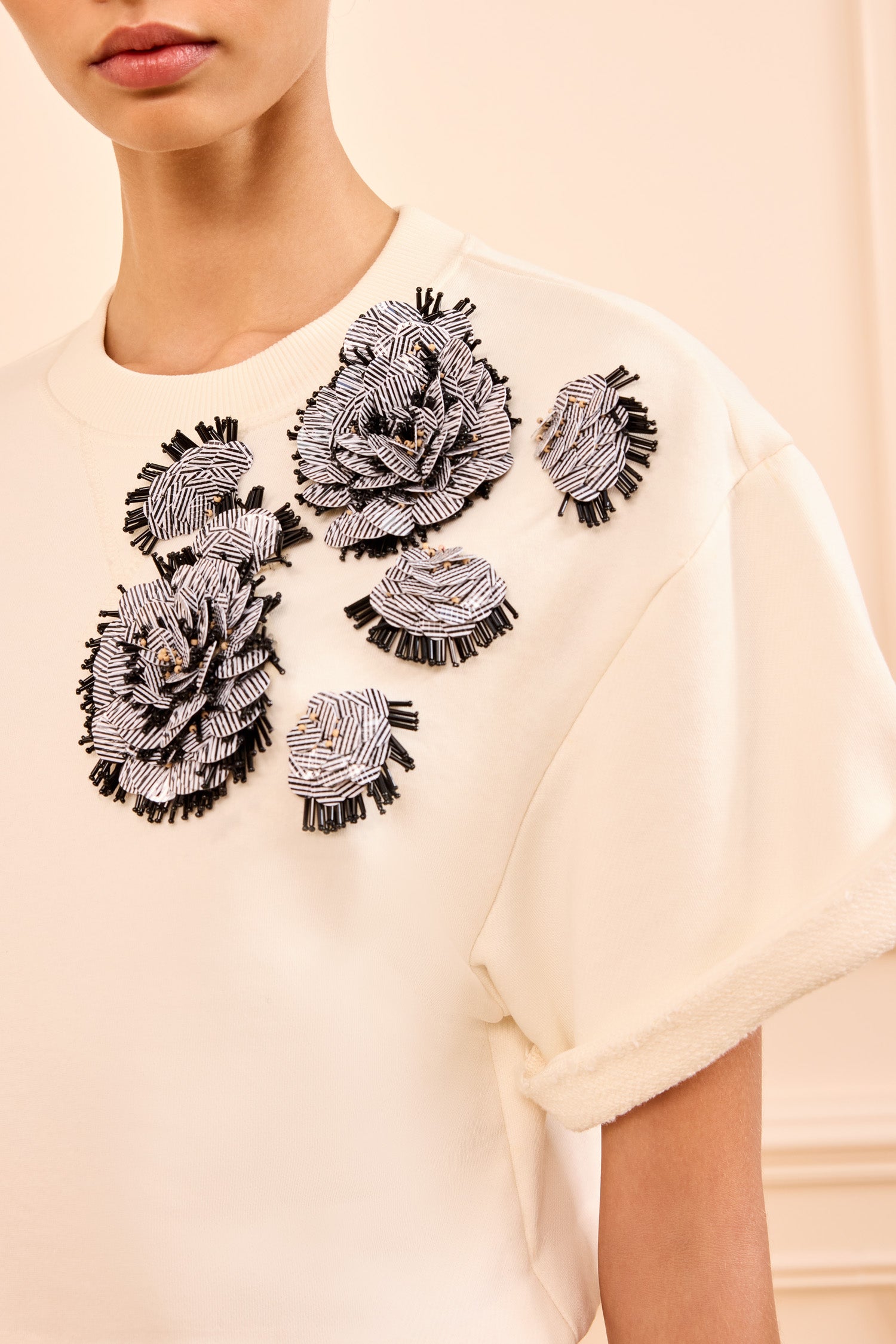 Quartz embroidery short top