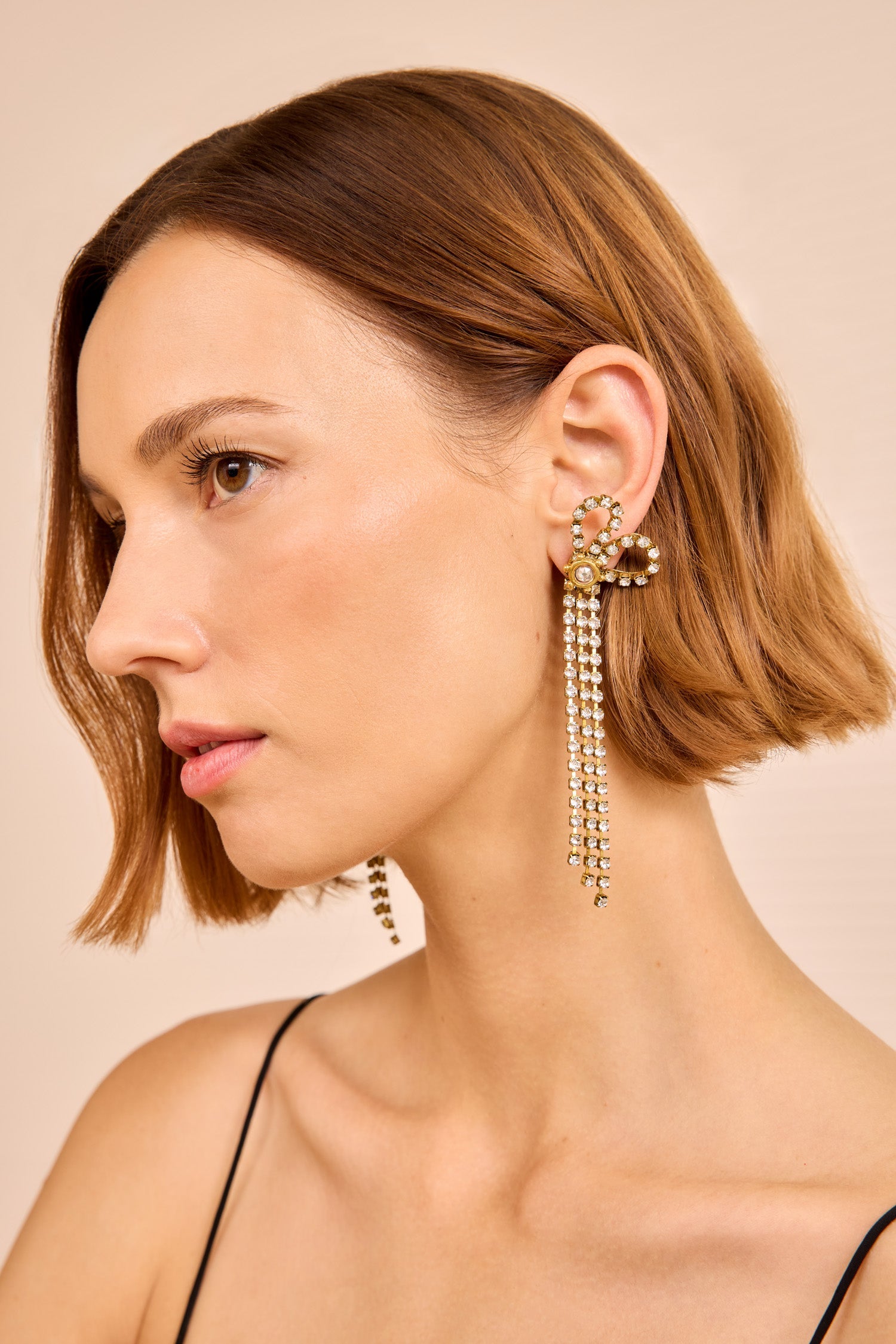 Ulla Johnson ⁣⁢Ohrhänger Crystal Bow Chandelier Earring - Crystal⁤⁣