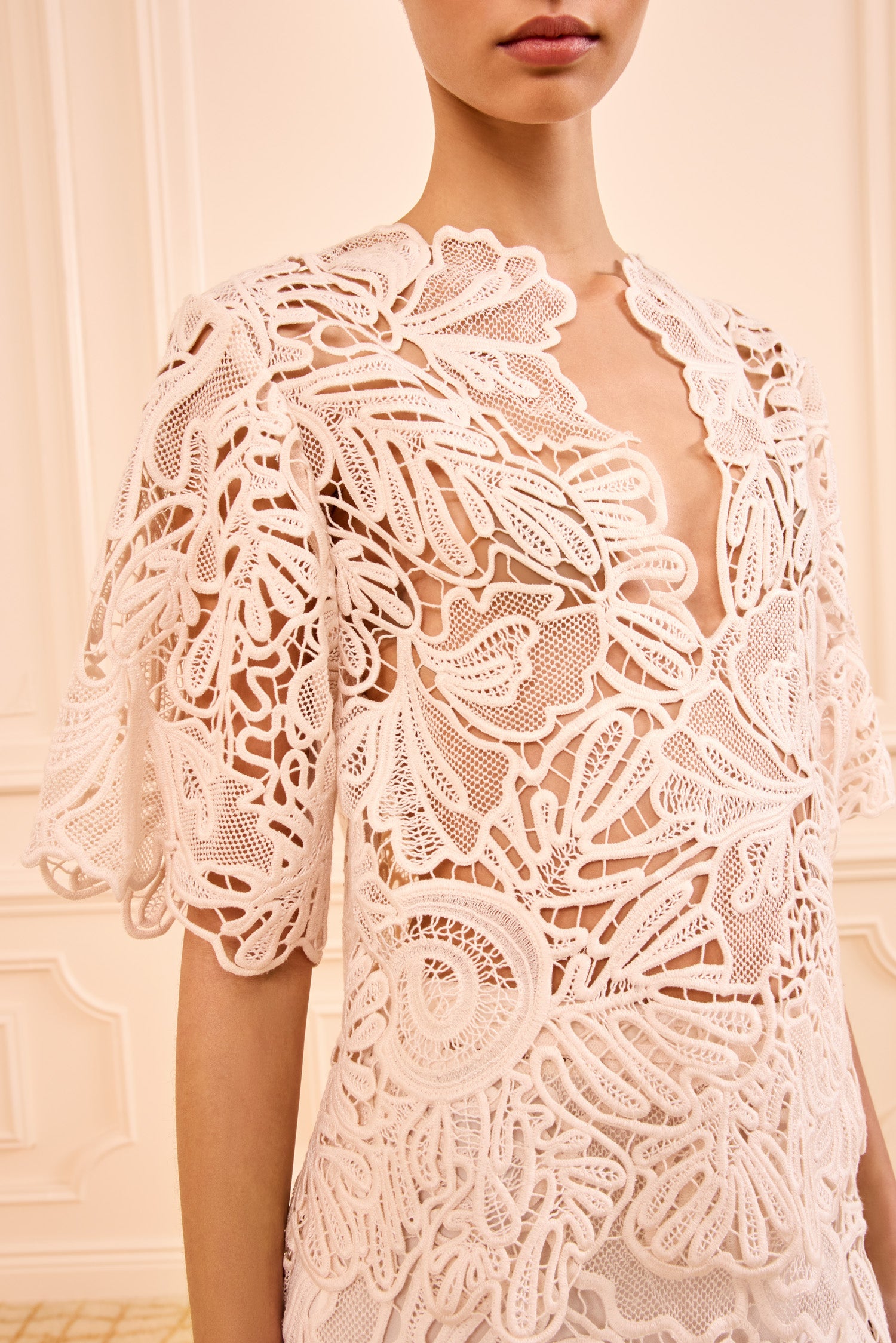 Dua Corded Lace SS Top - Chalk White Short Sleeve V Neck Top