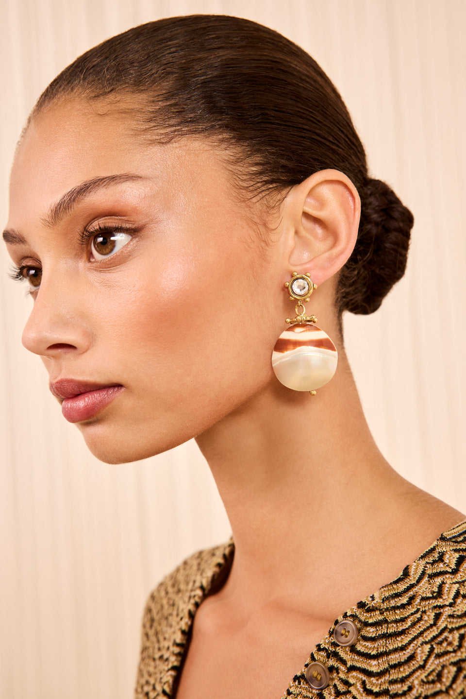 ⁣⁢Boucle d'oreille pendante ornée en nacre - Nacré⁤⁣