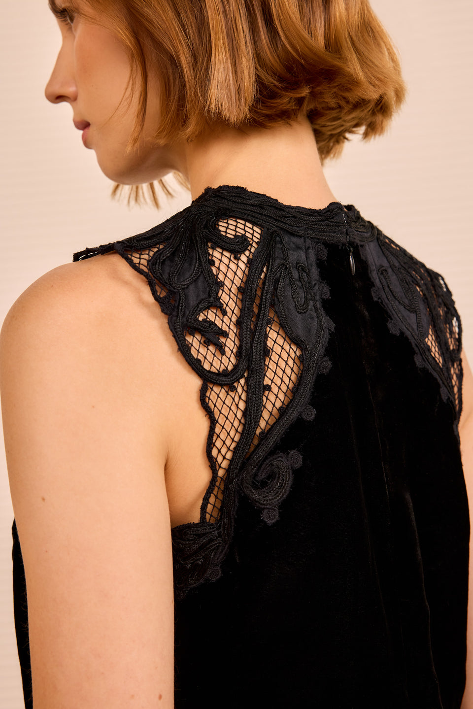 Kassandra Sleeveless Embroidered Top - Noir