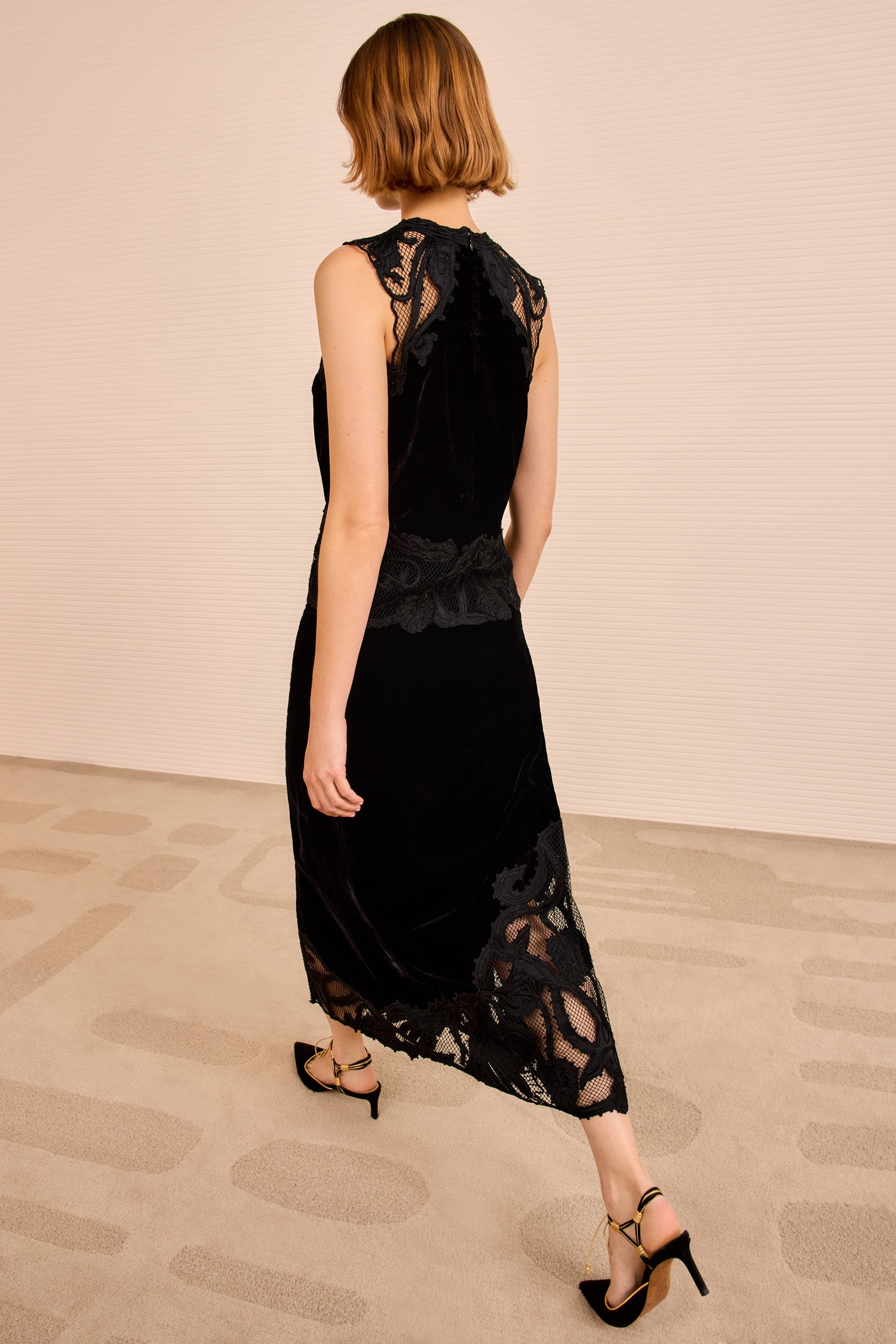 Kassandra Sleeveless Embroidered Top - Noir