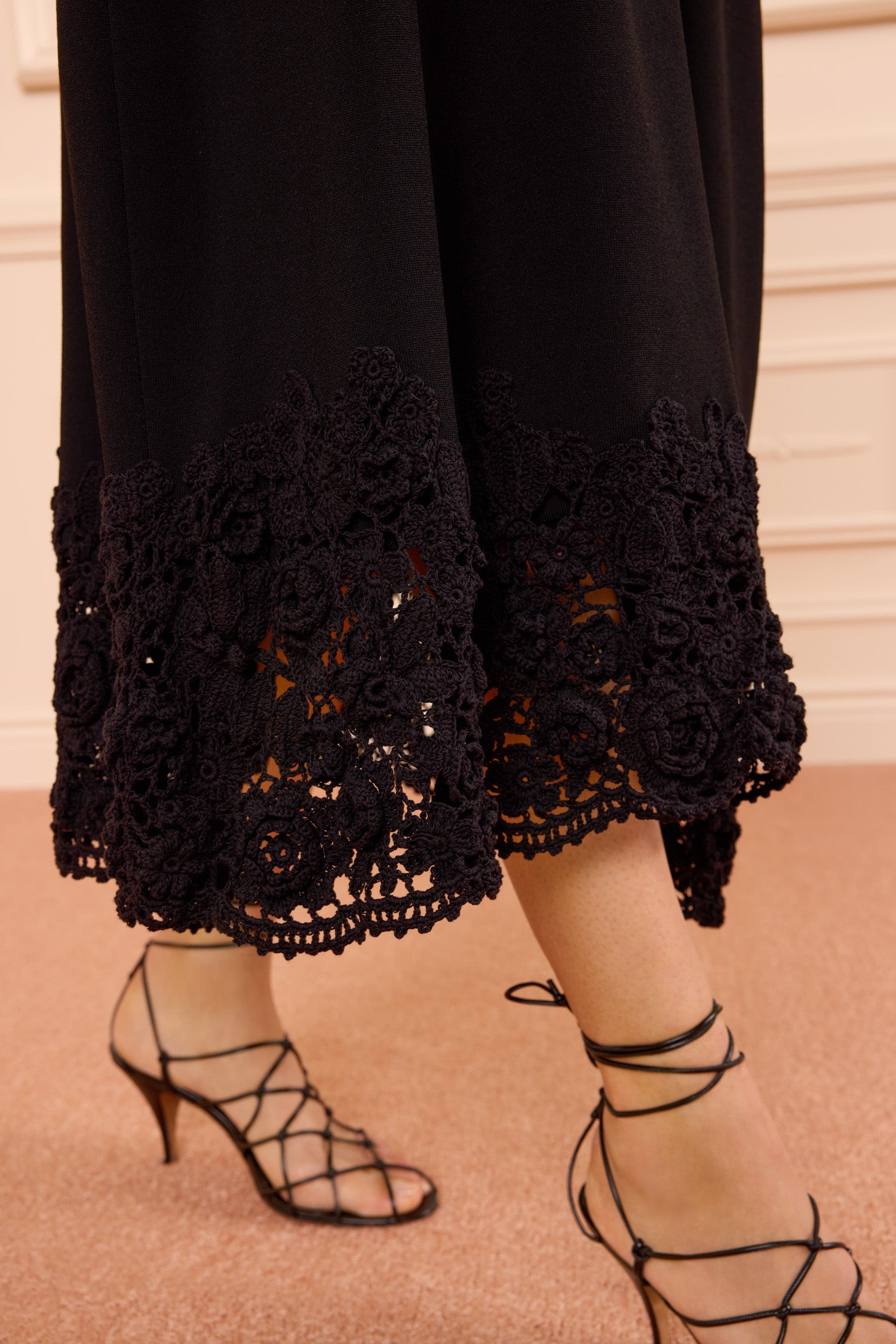 Leona Crochet Midi Skirt - Noir