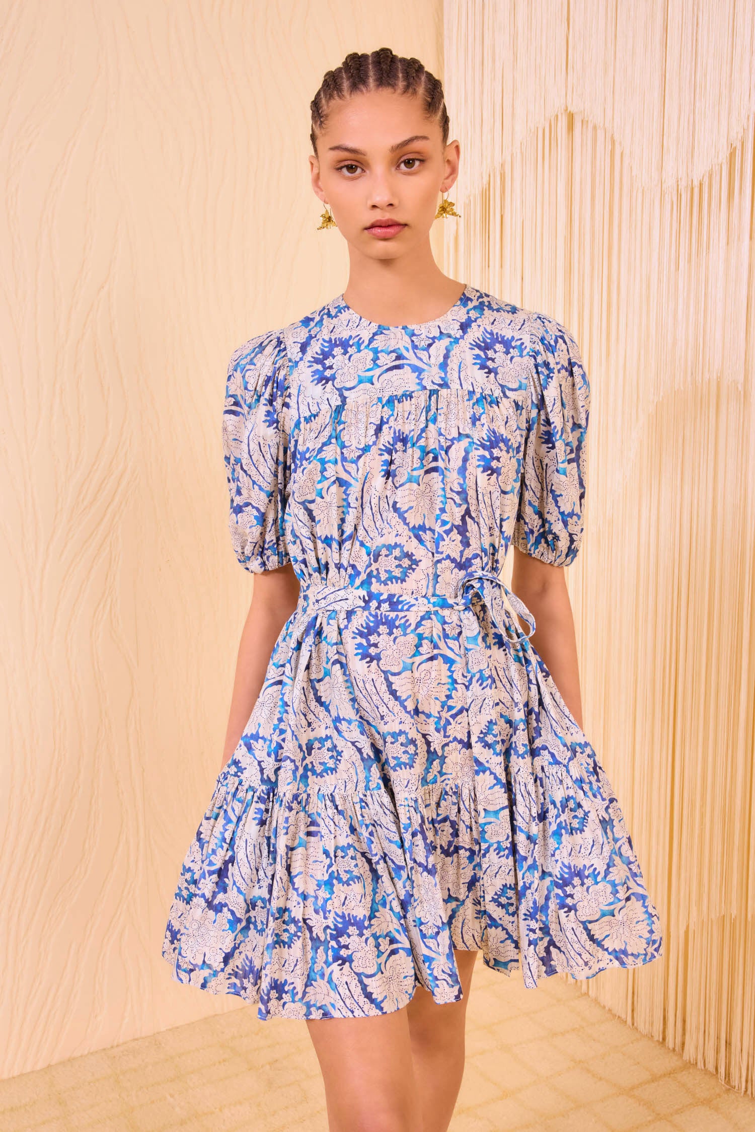 【ULLA JOHNSON】コットンミニワンピース Rosalie Short Sleeve Mini Dress - Ciel Blue Botanical Print