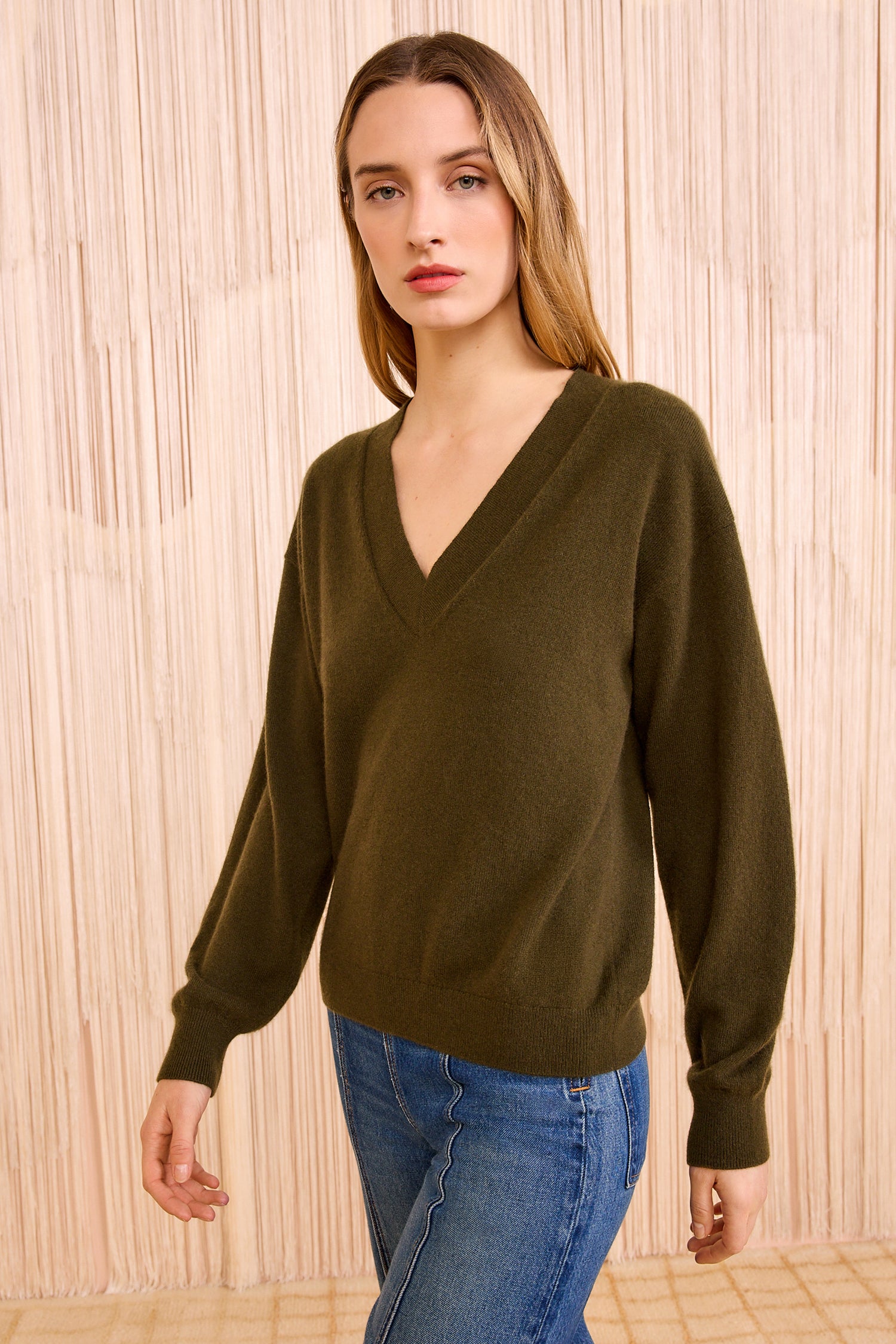Ryla Cashmere V&ndash;Neck Pullover - Hunter