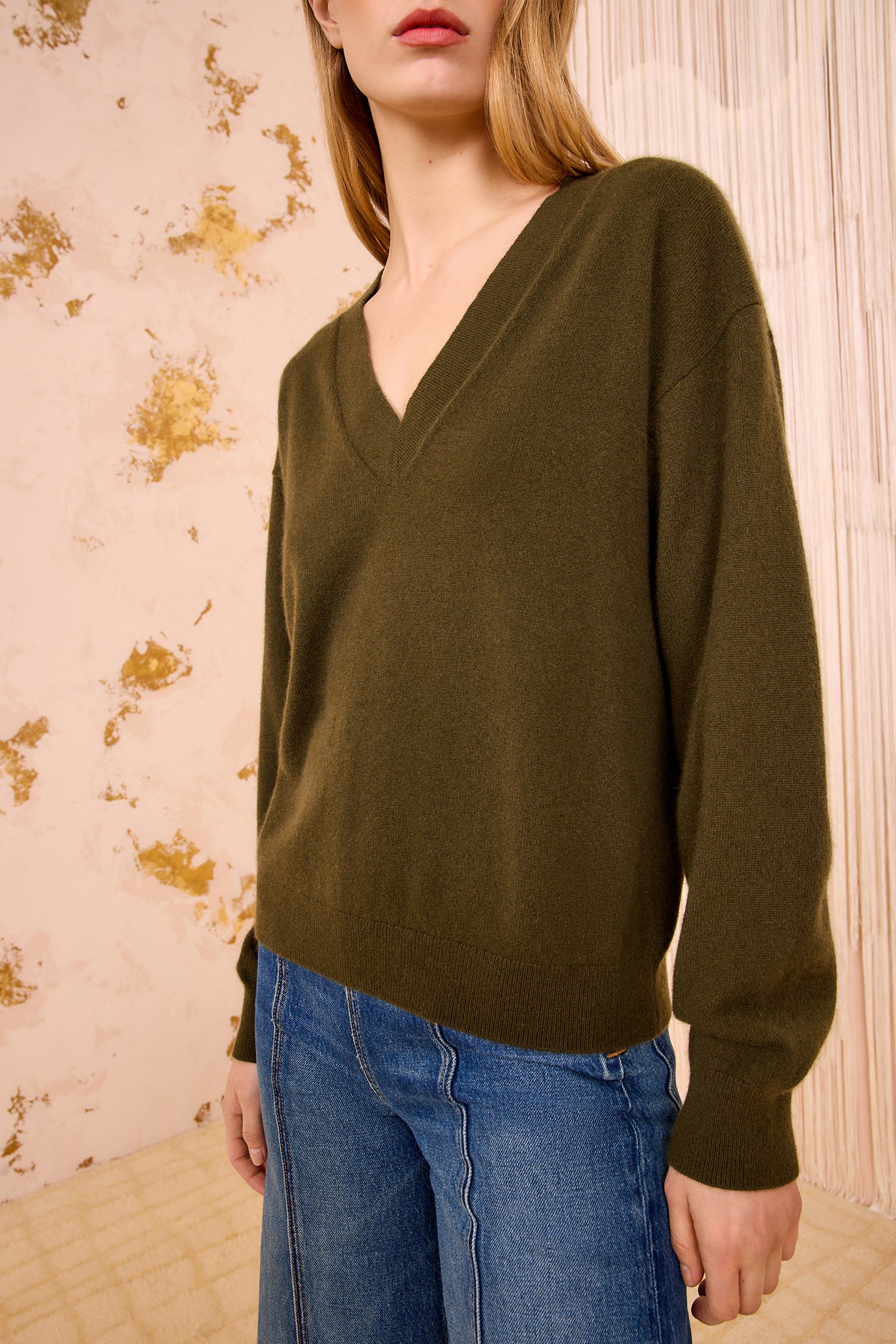 Ryla Cashmere V&ndash;Neck Pullover - Hunter