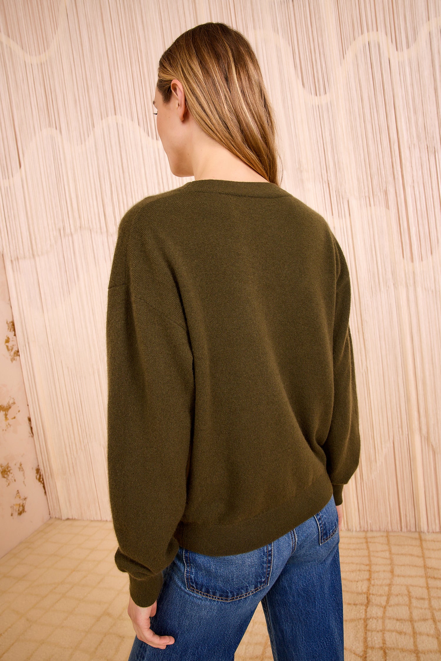 Ryla Cashmere V&ndash;Neck Pullover - Hunter