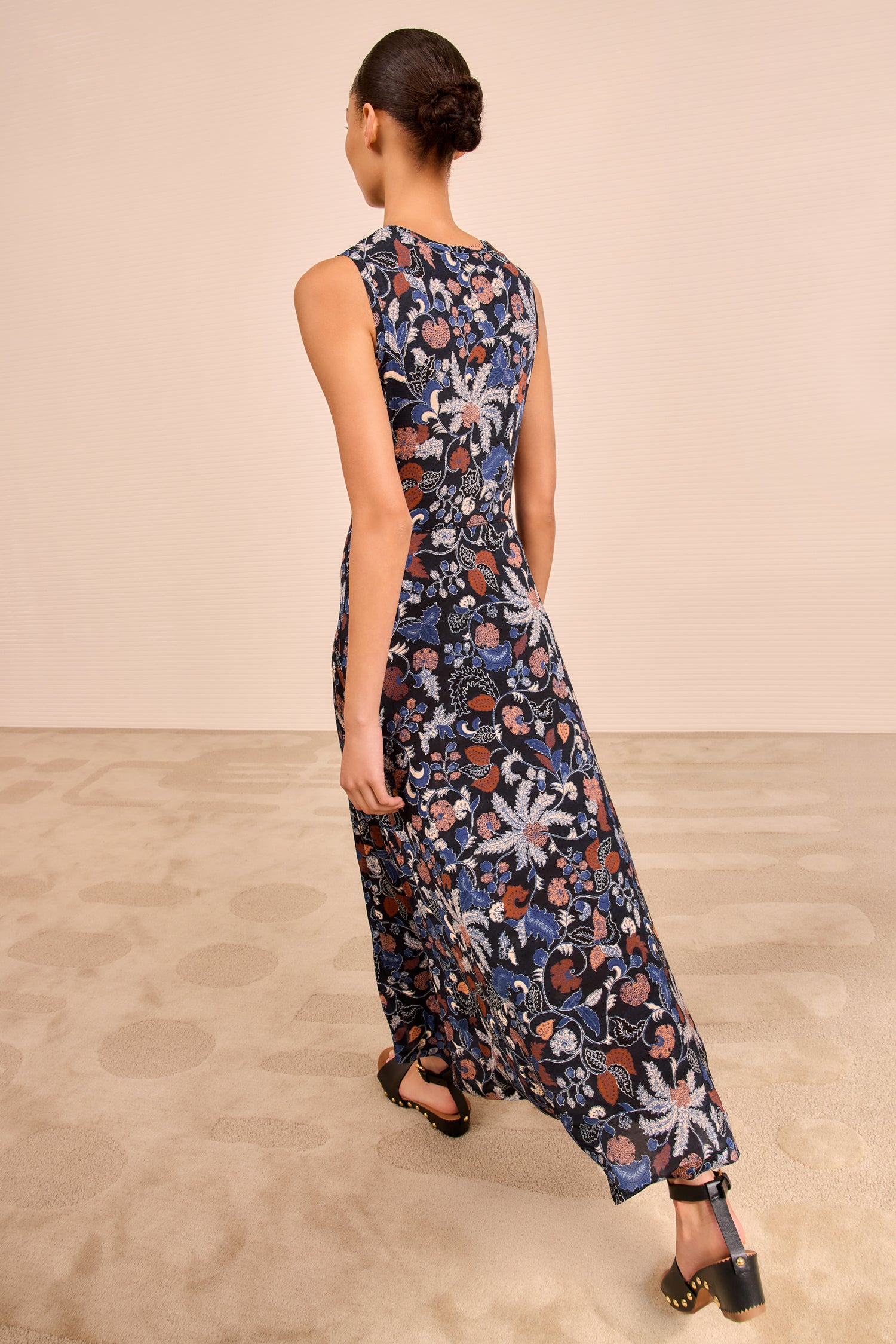 Lina Sleeveless Ruched Midi Dress - Moonlight Floral