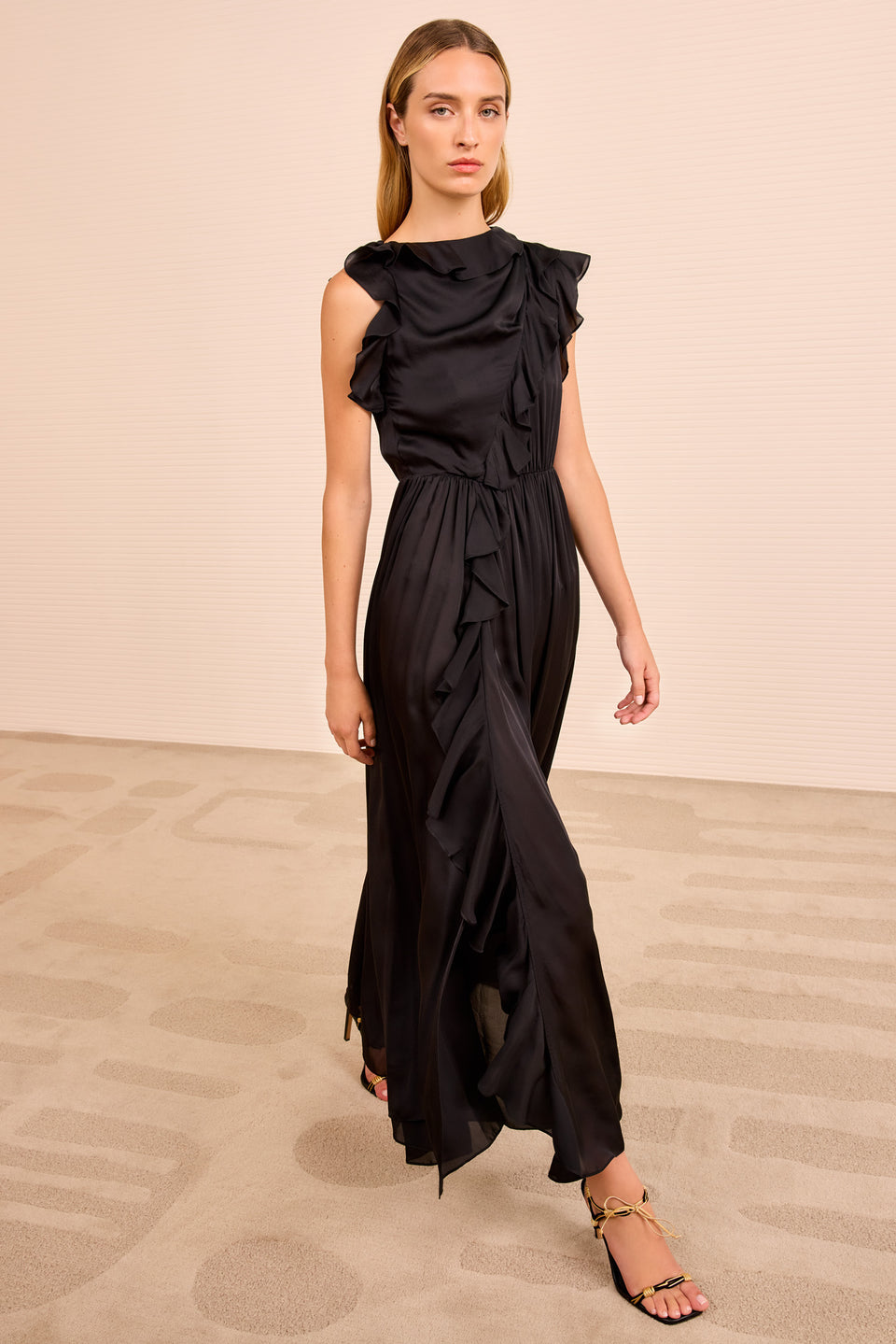 Saanvi Cascading Ruffles Dress - Noir