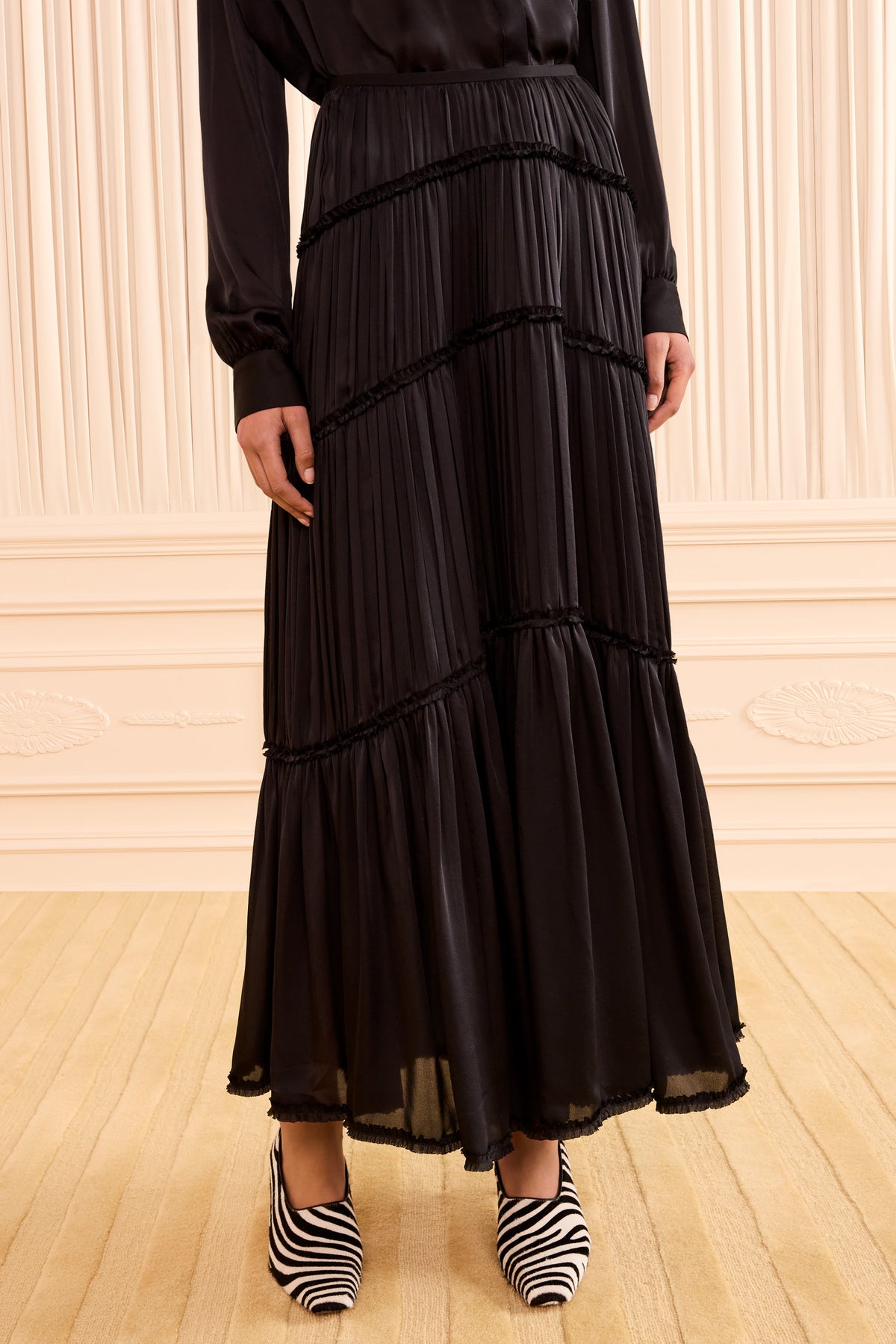 ⁣⁢Samira Midirok - Noir⁤⁣