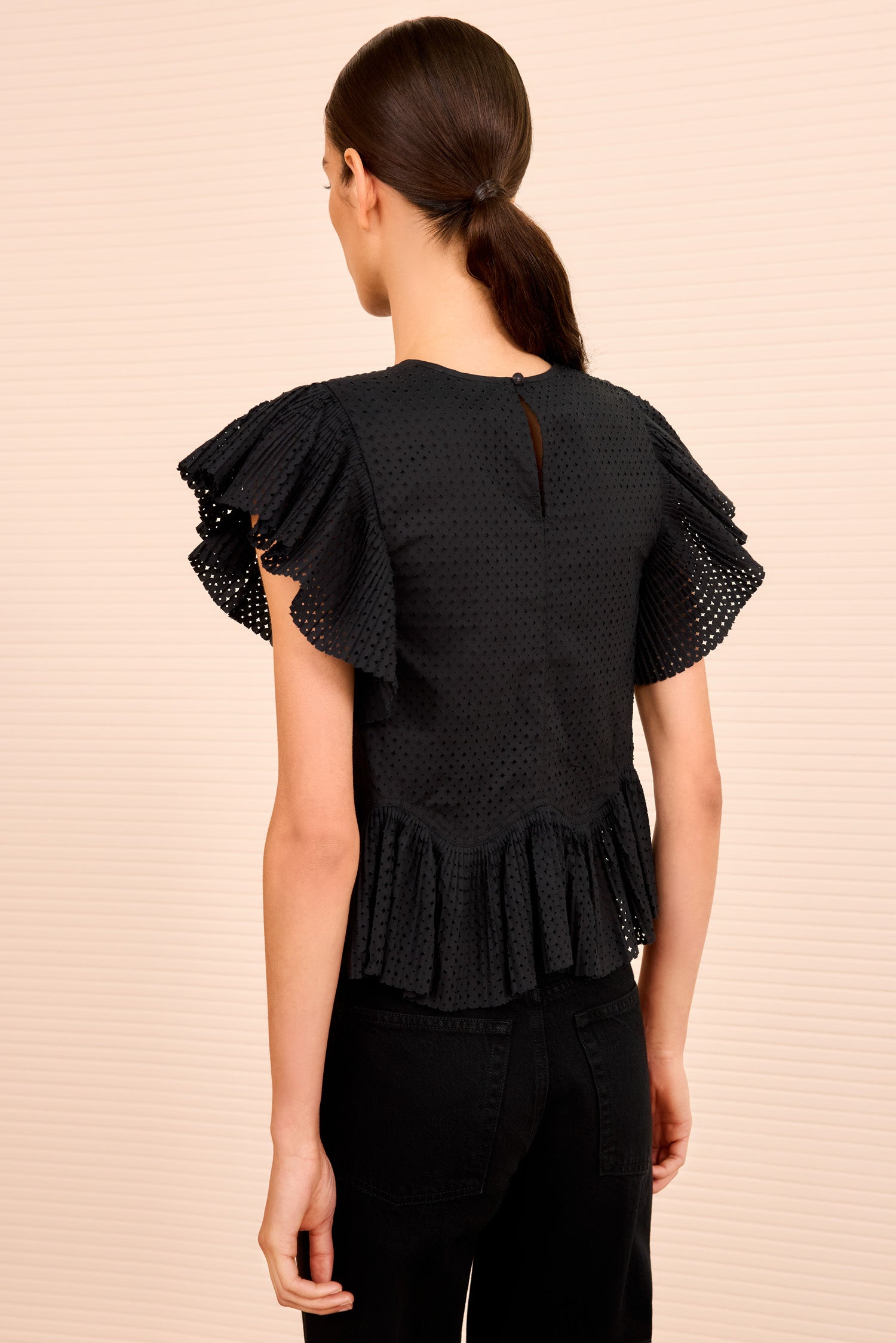 Veasna Flutter Sleeve Top - Noir