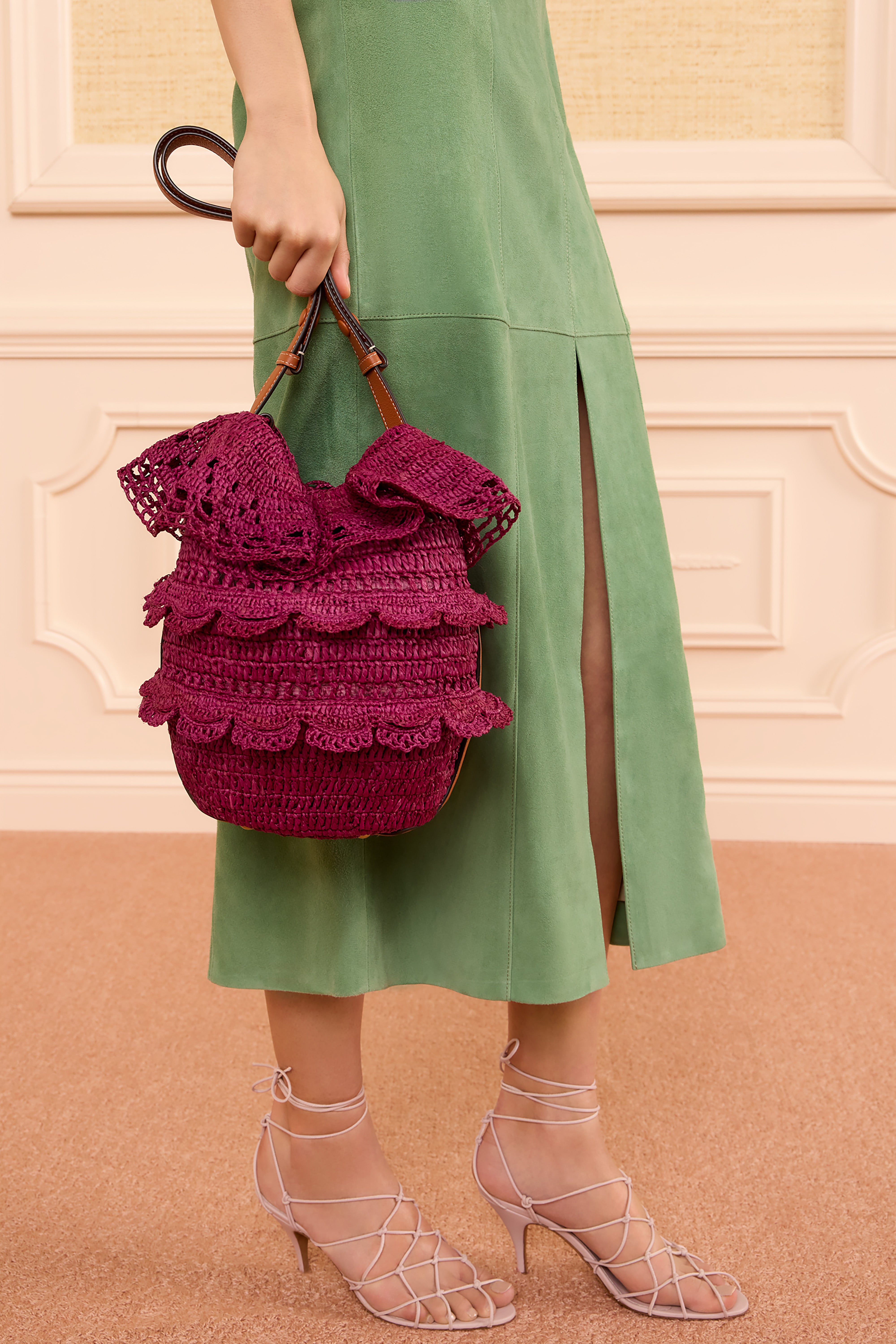 【ULLA JOHNSON】ストラップ付きかごバッグ Marina Raffia Ruffle Bucket - Orchid Purple Raffia Bucket Bag