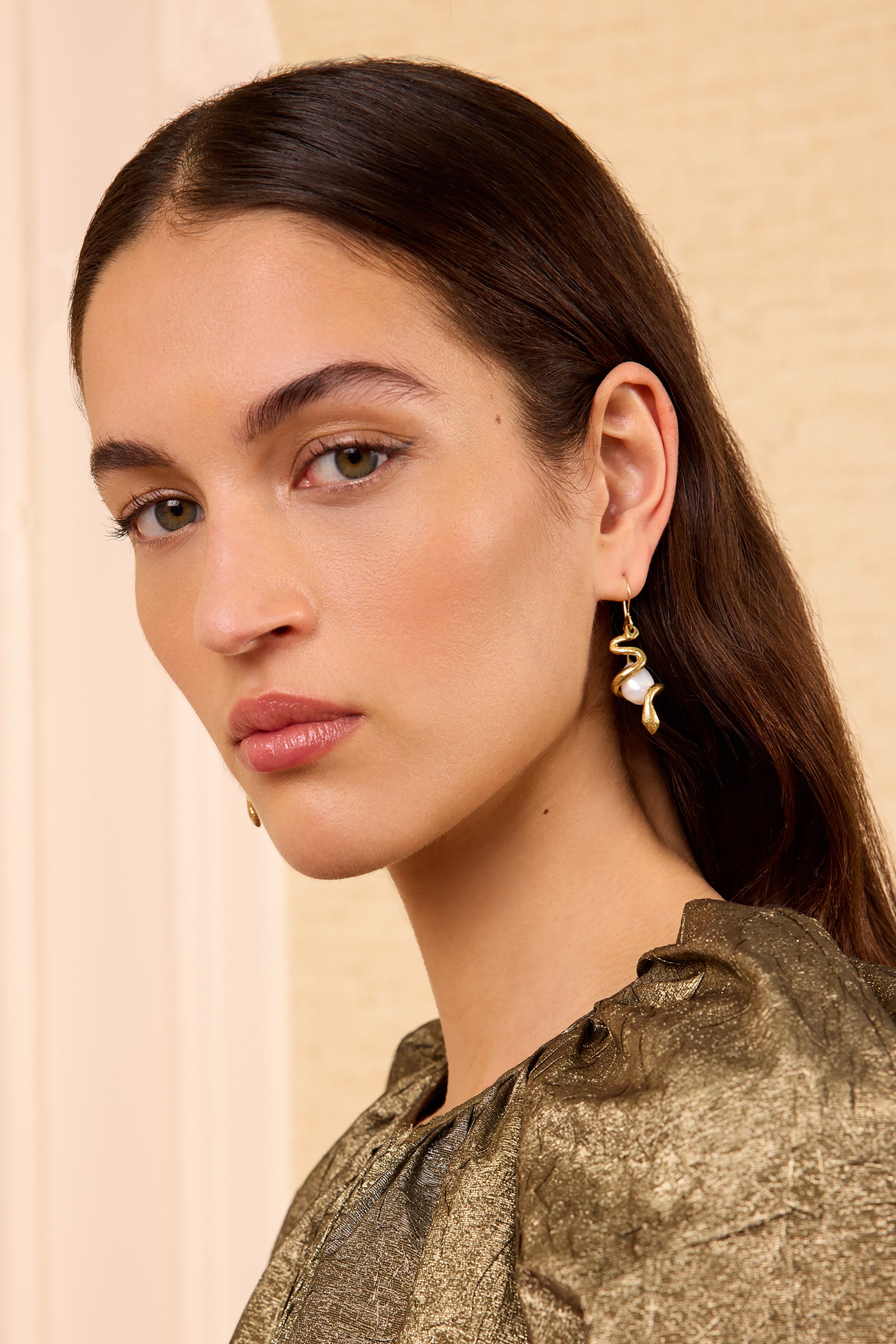 Ulla Johnson Pearl Snake Earring - Pearl