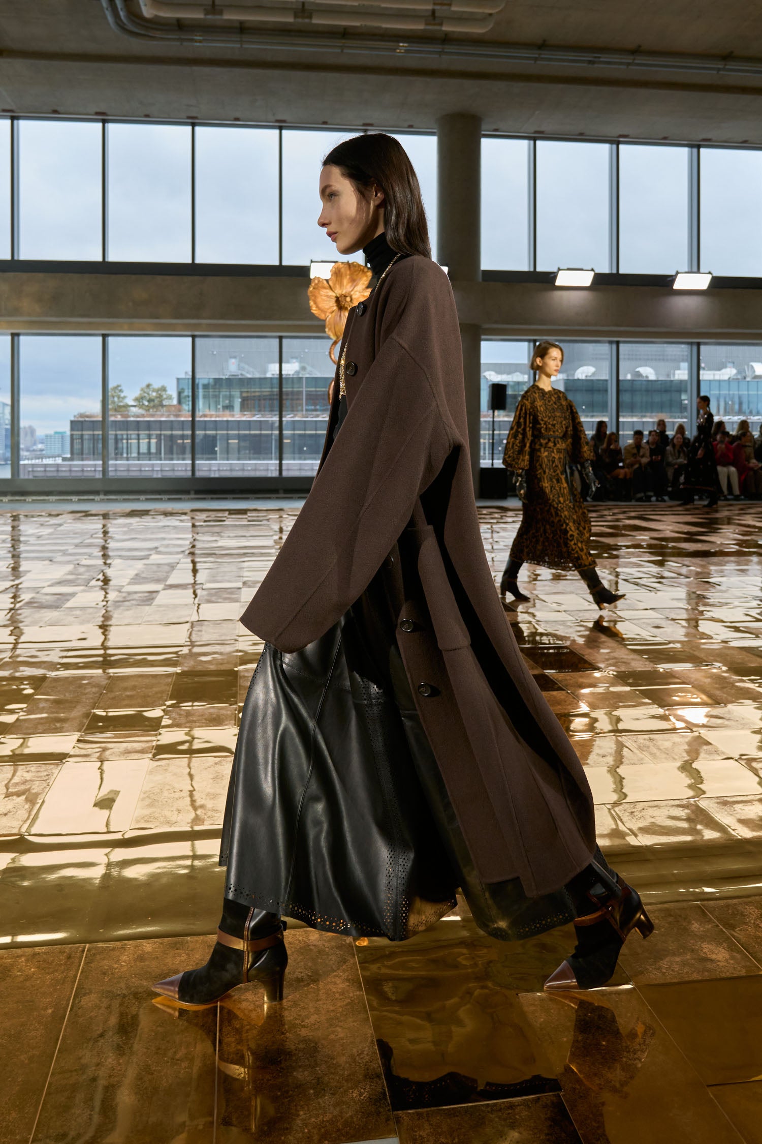 Aninda Leather Midi Skirt - Noir