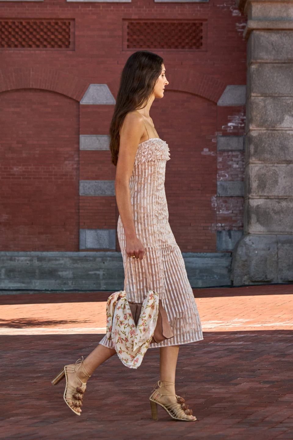 ⁣⁢Katia Abito Midi Aderente con Spalline Sottili - Scallop⁤⁣