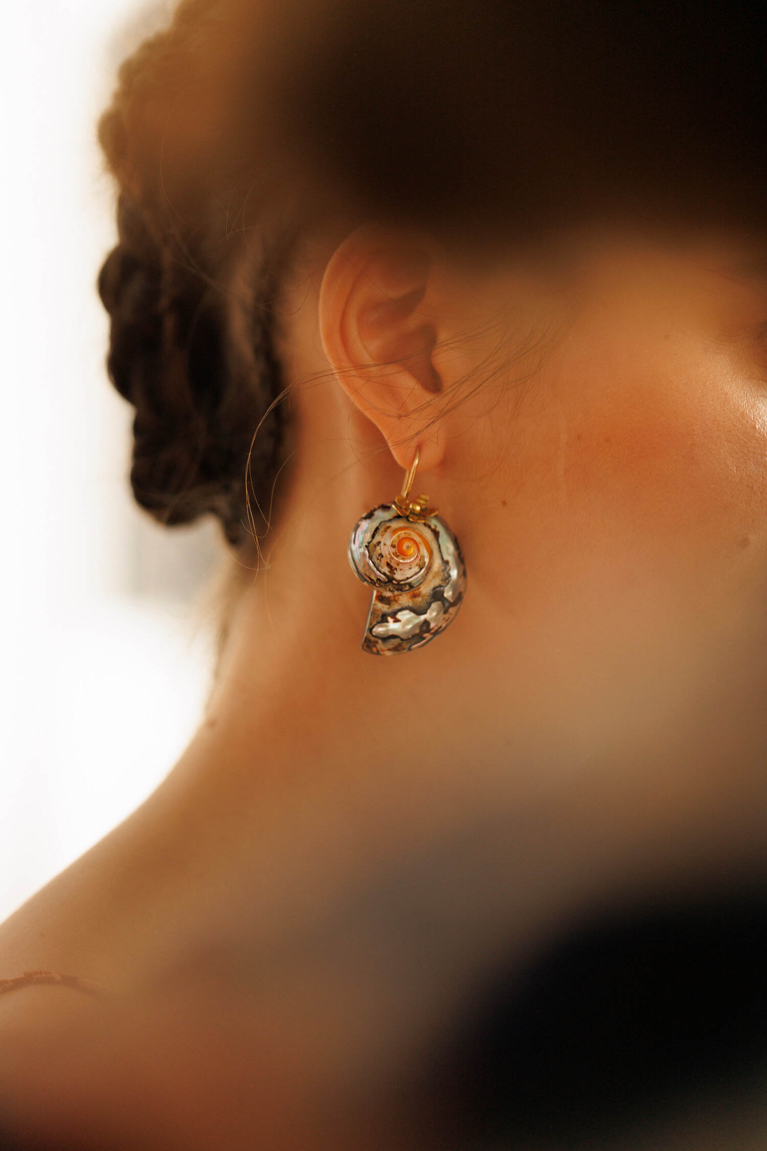 Ulla Johnson Mini Spiral Shell Earring - Shell